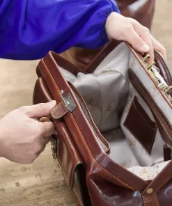 COLLECTION AND DELIVERY SERVICE FOR BAG RENEWAL